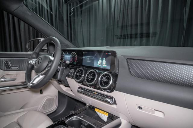 new 2025 Mercedes-Benz GLA 250 car, priced at $44,250