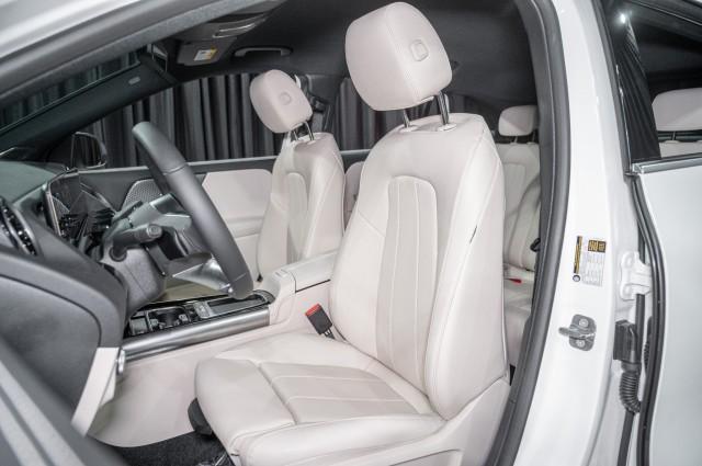 new 2025 Mercedes-Benz GLA 250 car, priced at $44,250