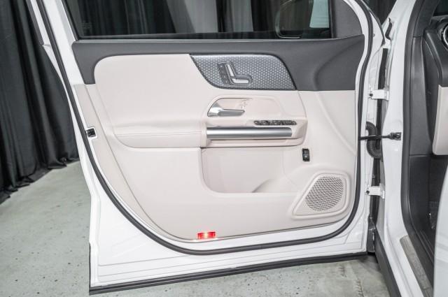 new 2025 Mercedes-Benz GLA 250 car, priced at $44,250