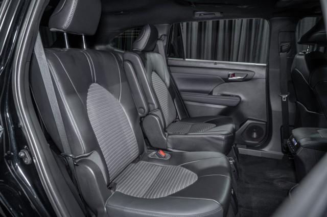 used 2021 Toyota Highlander car, priced at $36,200