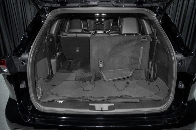 used 2021 Toyota Highlander car, priced at $36,200