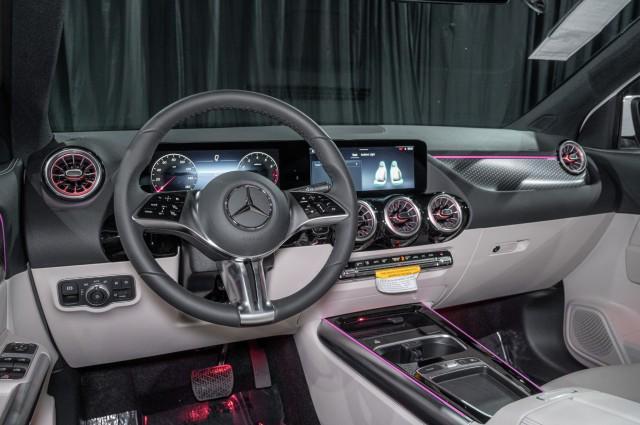 new 2025 Mercedes-Benz GLA 250 car, priced at $44,345
