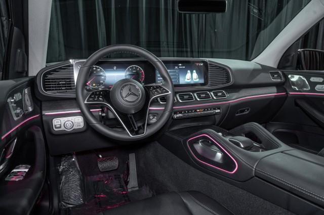new 2025 Mercedes-Benz GLE 450 car, priced at $84,430