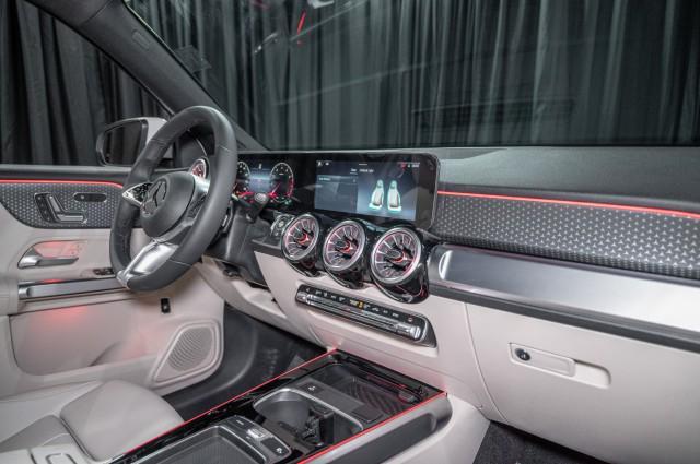new 2025 Mercedes-Benz GLB 250 car, priced at $47,660