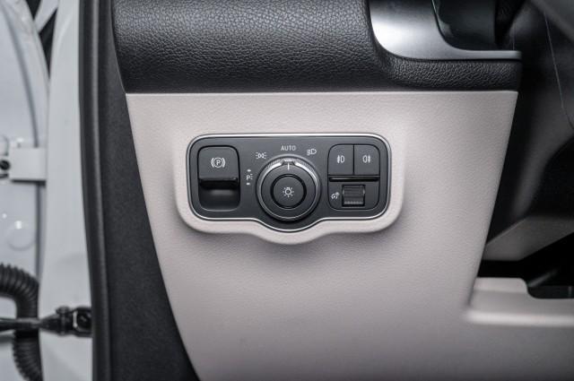 new 2025 Mercedes-Benz GLB 250 car, priced at $47,660
