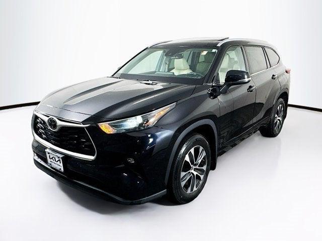 used 2022 Toyota Highlander car, priced at $35,110
