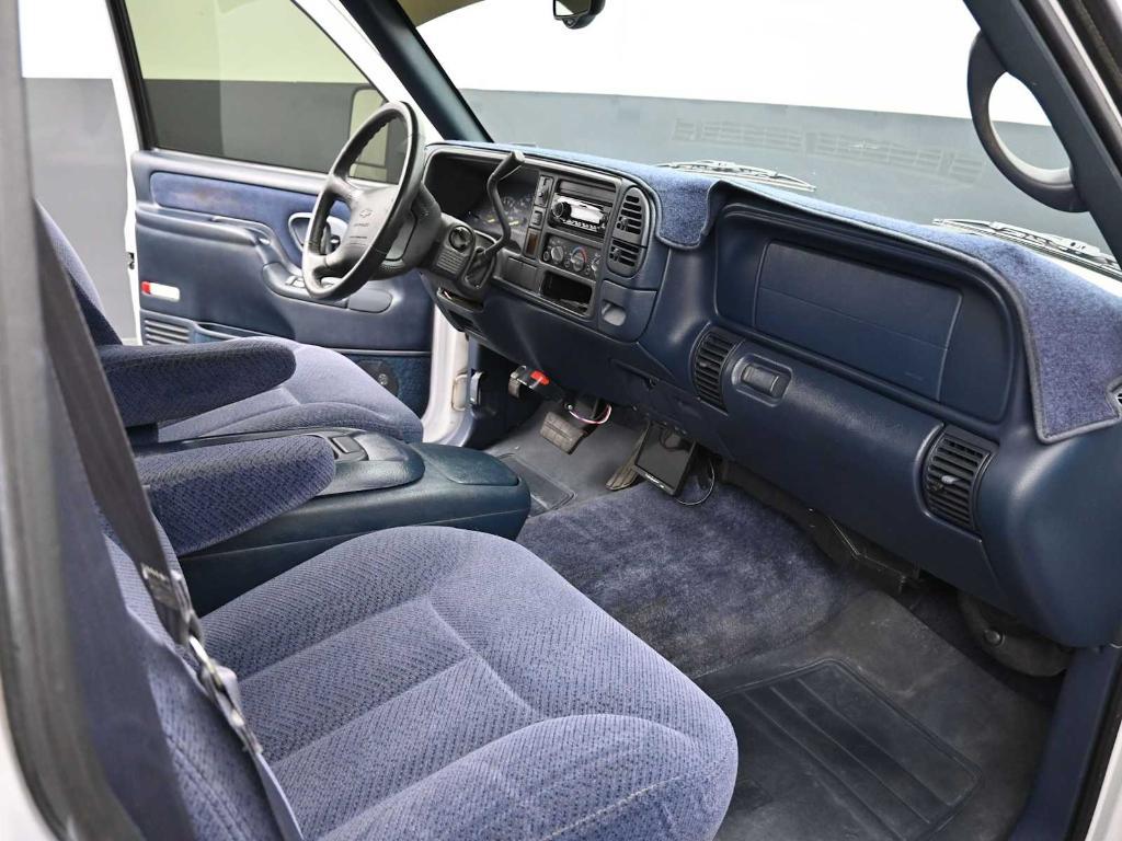 used 1997 Chevrolet Suburban car, priced at $9,998