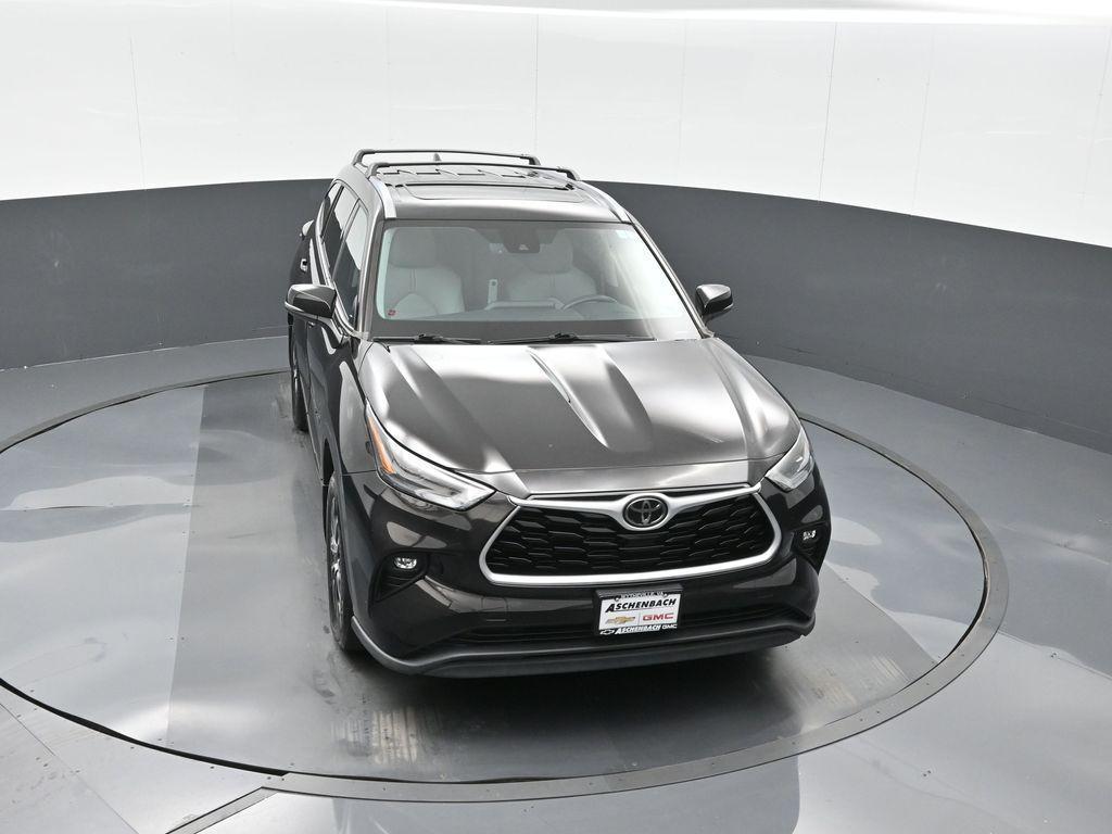 used 2021 Toyota Highlander car, priced at $33,752