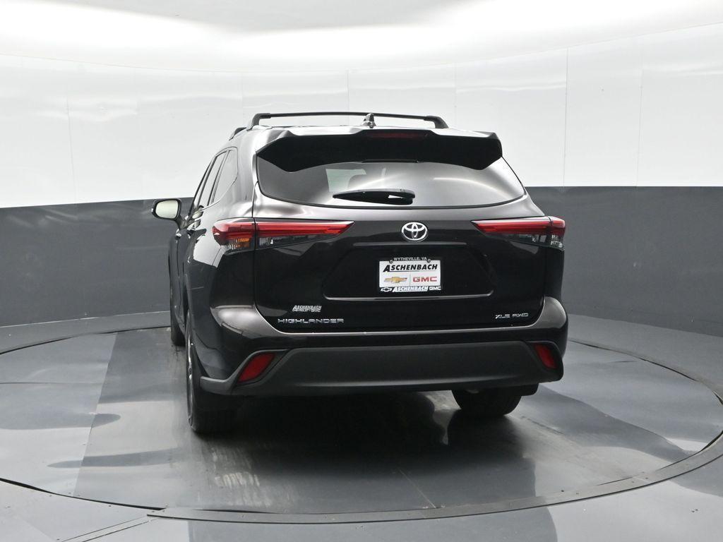 used 2021 Toyota Highlander car, priced at $33,752