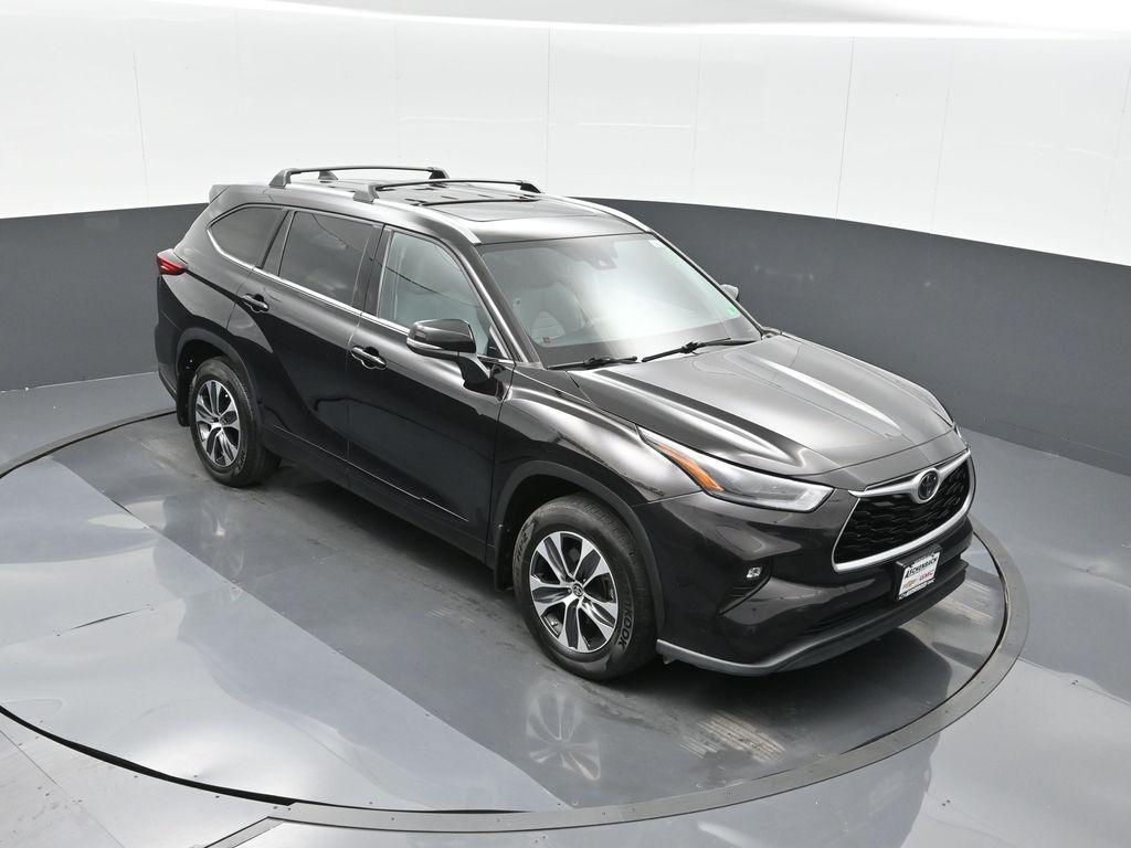 used 2021 Toyota Highlander car, priced at $33,752