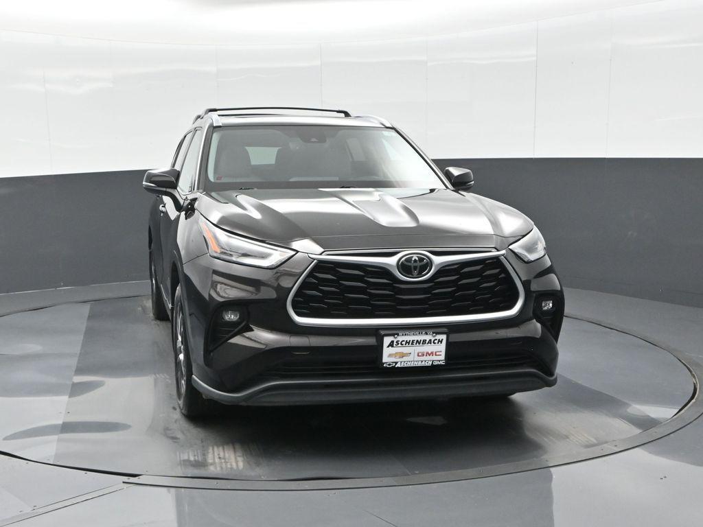 used 2021 Toyota Highlander car, priced at $33,752