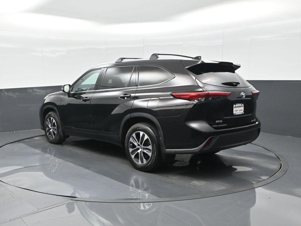 used 2021 Toyota Highlander car, priced at $33,752