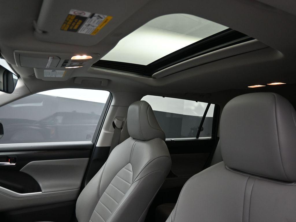 used 2021 Toyota Highlander car, priced at $33,752
