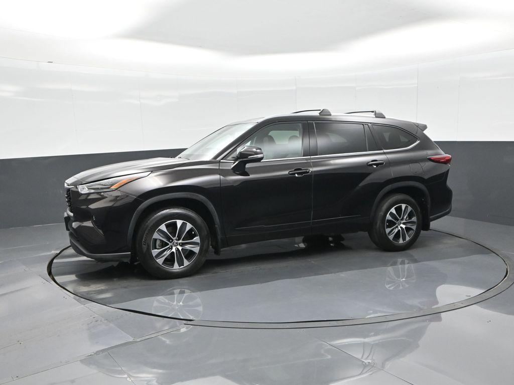 used 2021 Toyota Highlander car, priced at $33,752