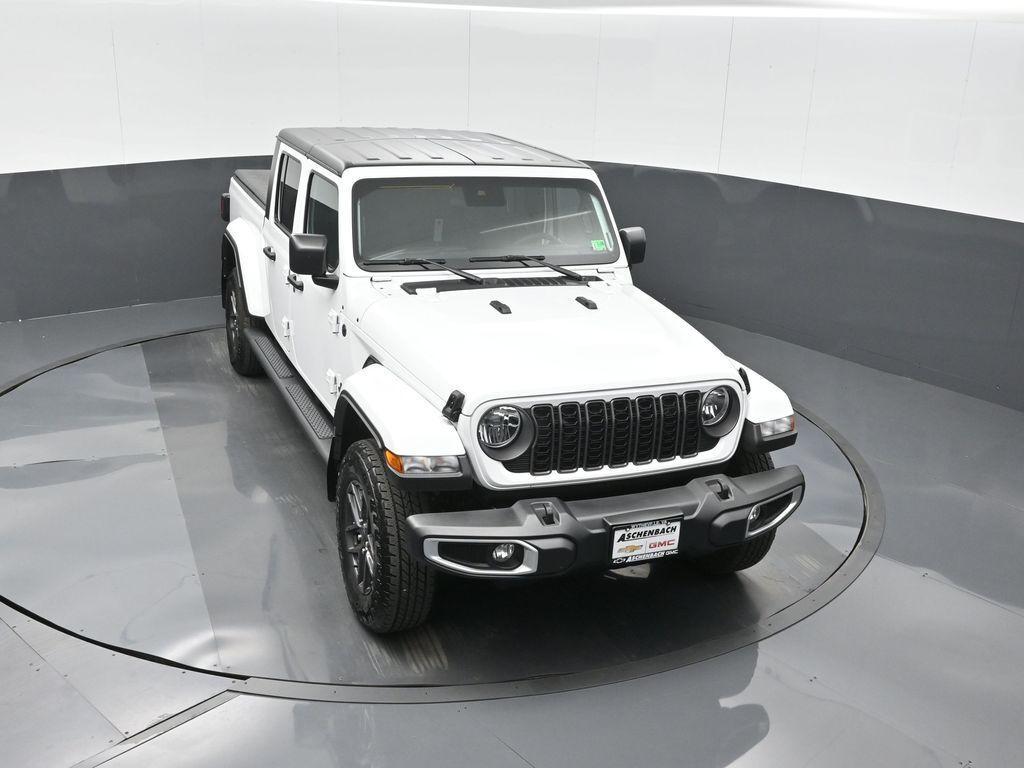 used 2024 Jeep Gladiator car