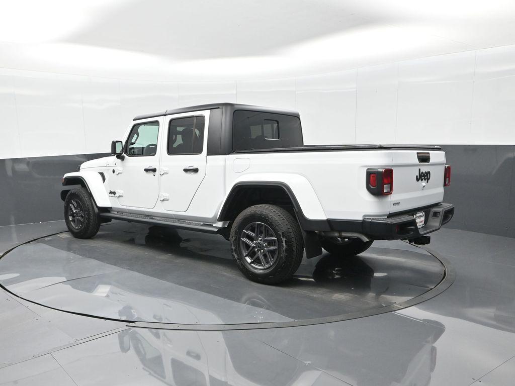 used 2024 Jeep Gladiator car