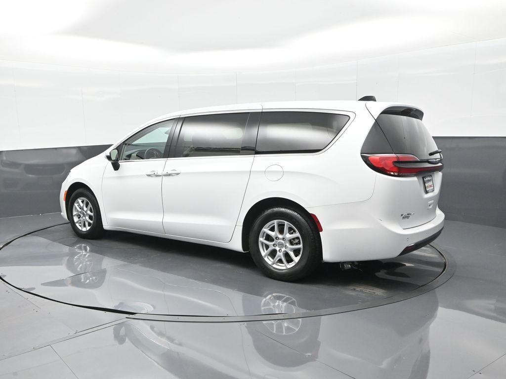 used 2023 Chrysler Pacifica car