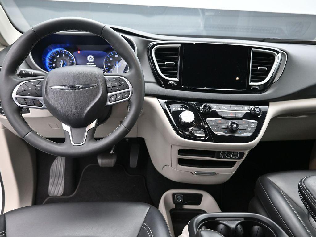 used 2023 Chrysler Pacifica car