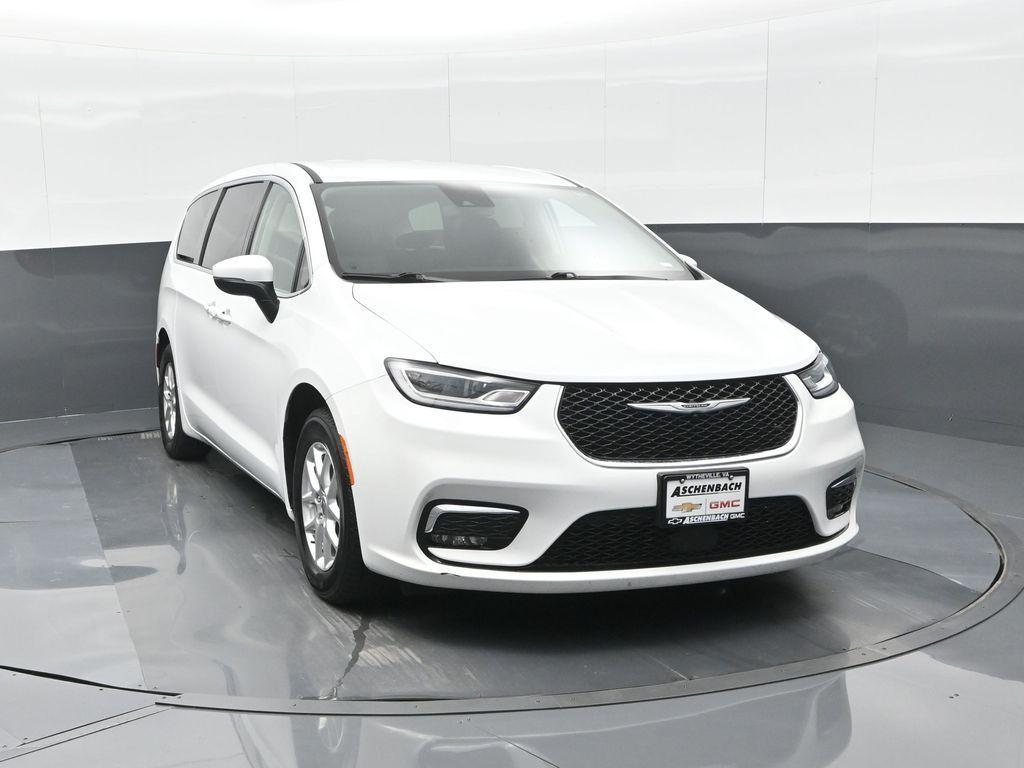 used 2023 Chrysler Pacifica car
