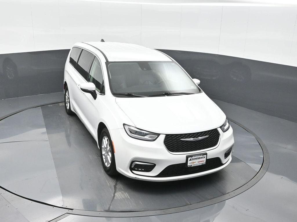 used 2023 Chrysler Pacifica car