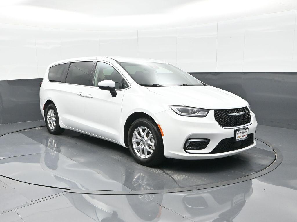 used 2023 Chrysler Pacifica car