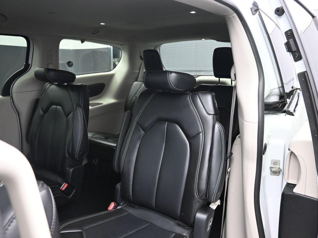 used 2023 Chrysler Pacifica car