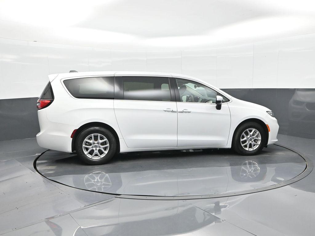 used 2023 Chrysler Pacifica car