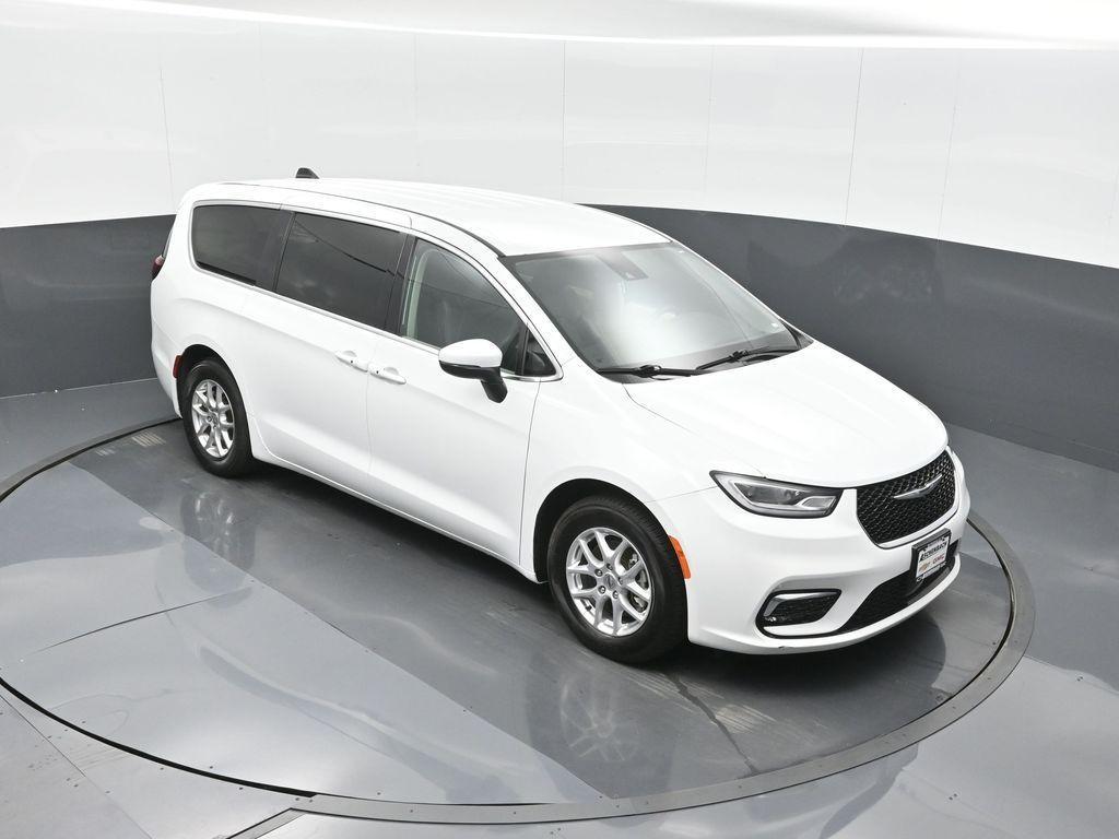 used 2023 Chrysler Pacifica car