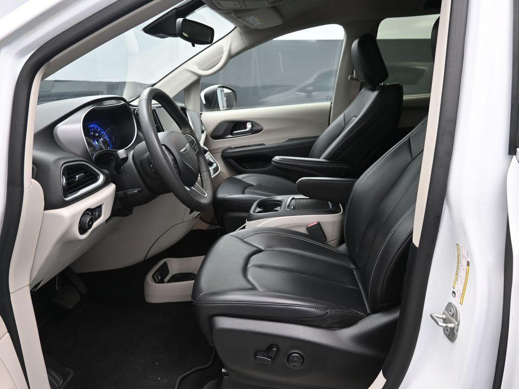 used 2023 Chrysler Pacifica car