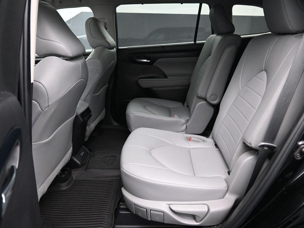 used 2022 Toyota Highlander car, priced at $33,494