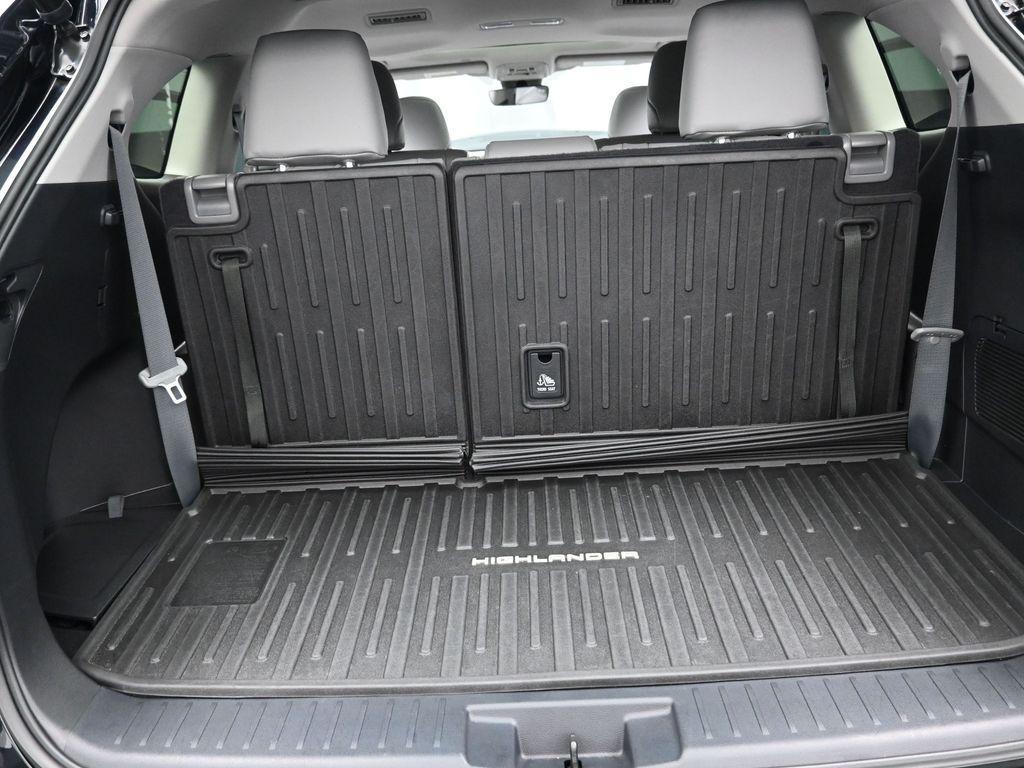 used 2022 Toyota Highlander car, priced at $33,494