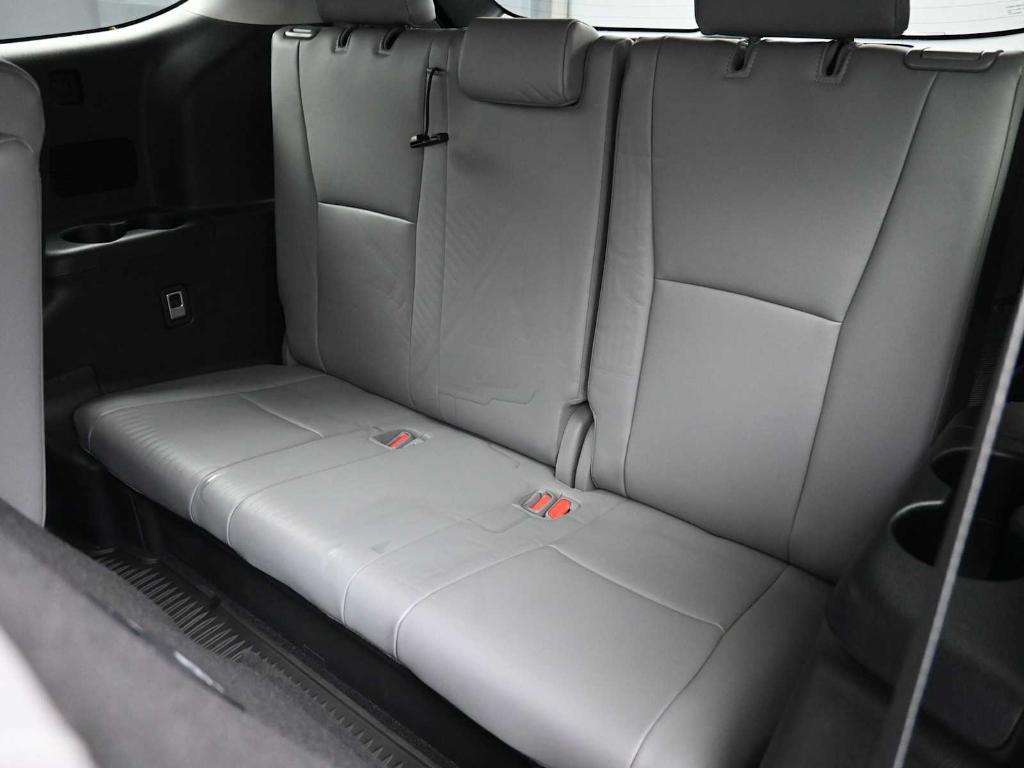 used 2022 Toyota Highlander car, priced at $34,498