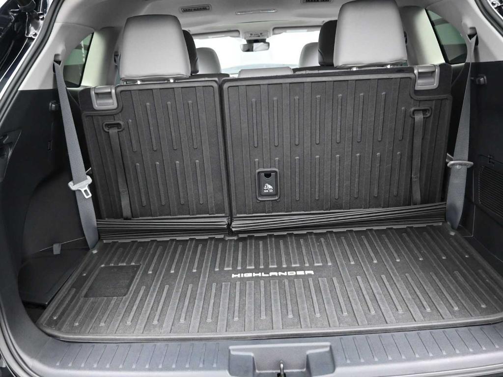 used 2022 Toyota Highlander car, priced at $34,498