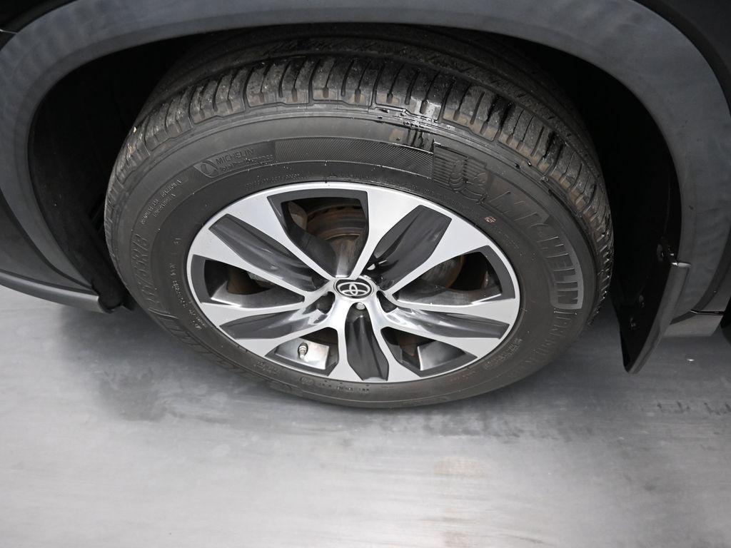used 2022 Toyota Highlander car, priced at $33,494