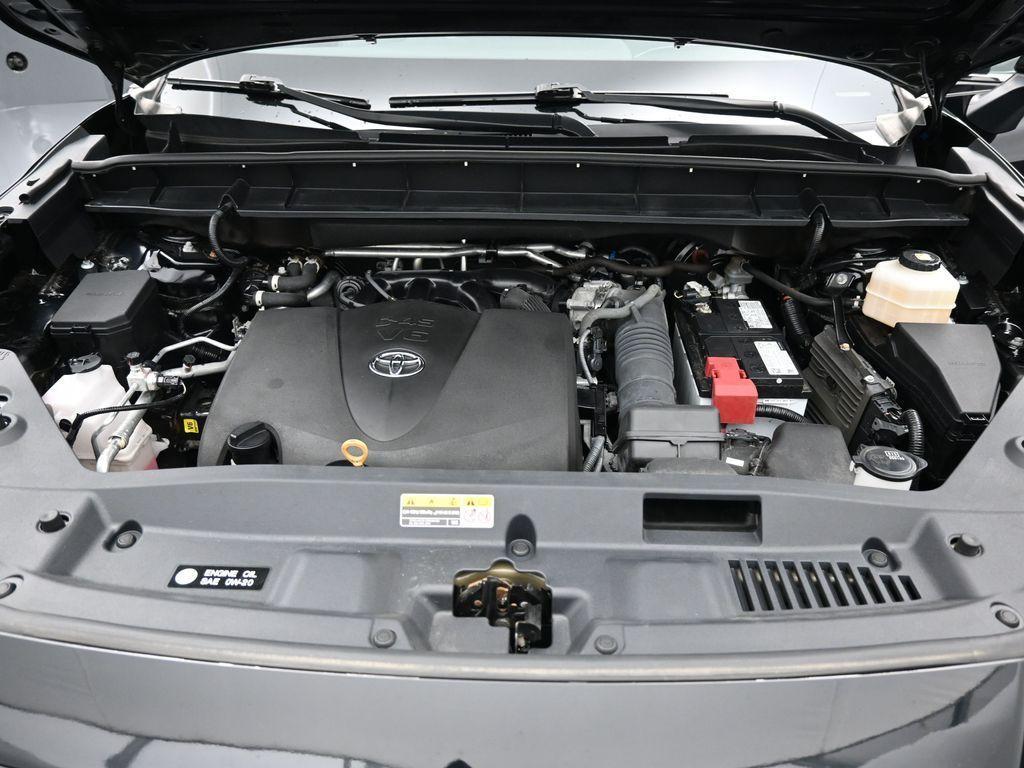 used 2022 Toyota Highlander car, priced at $33,494