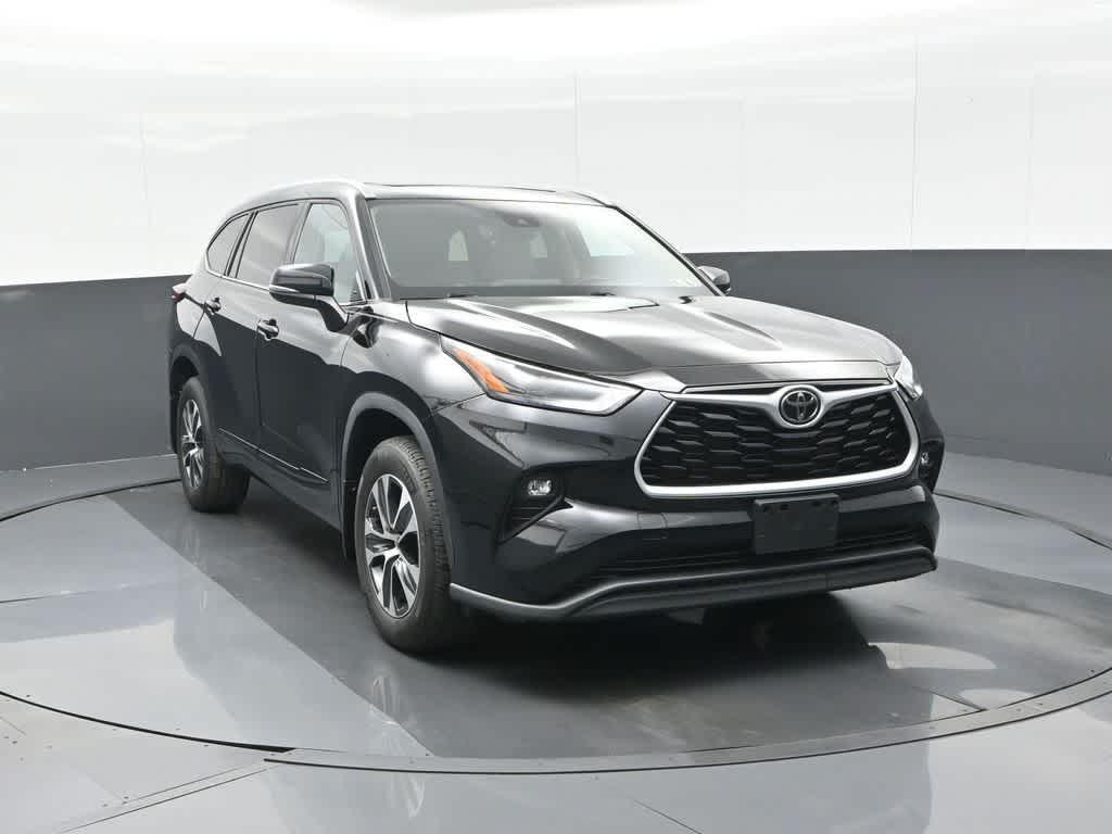 used 2022 Toyota Highlander car, priced at $36,531