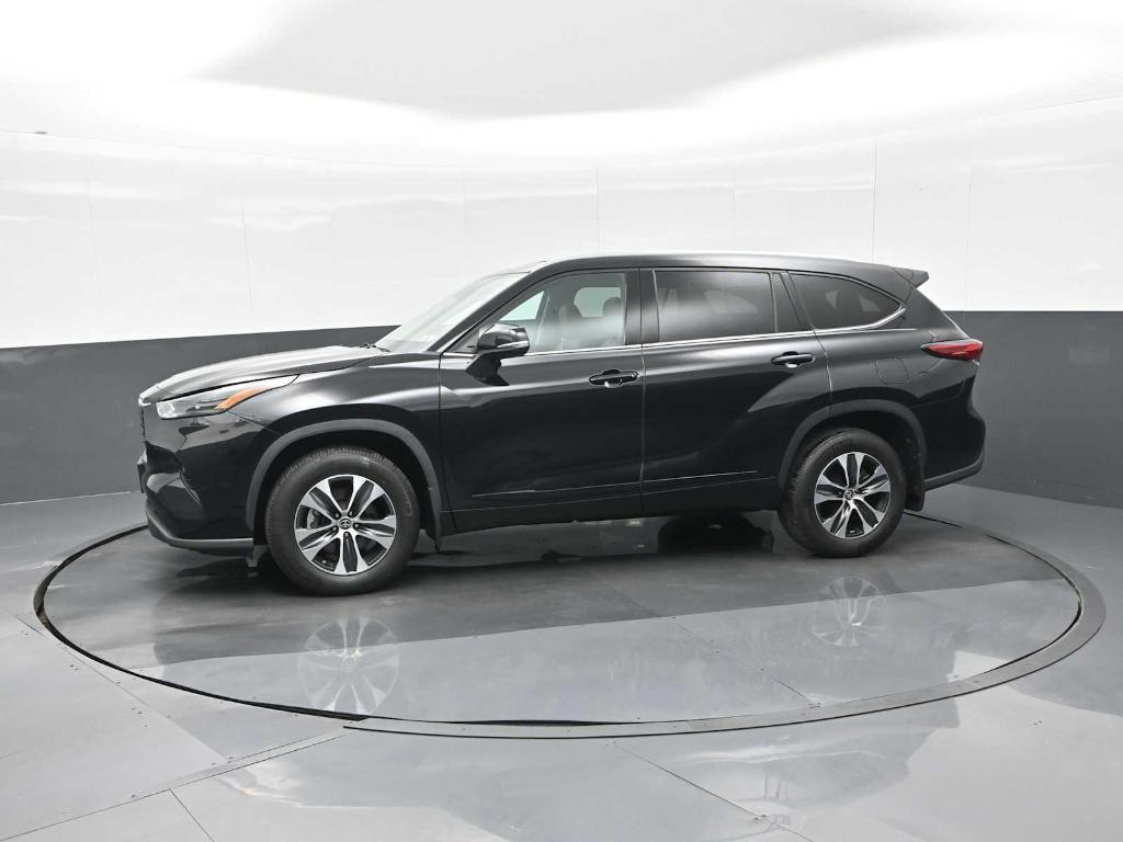 used 2022 Toyota Highlander car, priced at $34,498