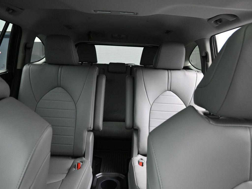 used 2022 Toyota Highlander car, priced at $33,494