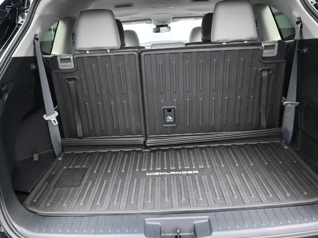 used 2022 Toyota Highlander car, priced at $36,531