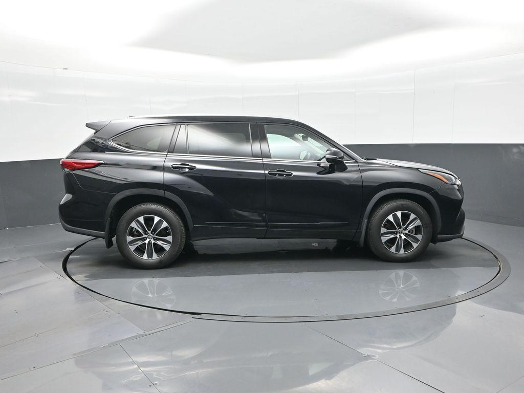 used 2022 Toyota Highlander car, priced at $33,494