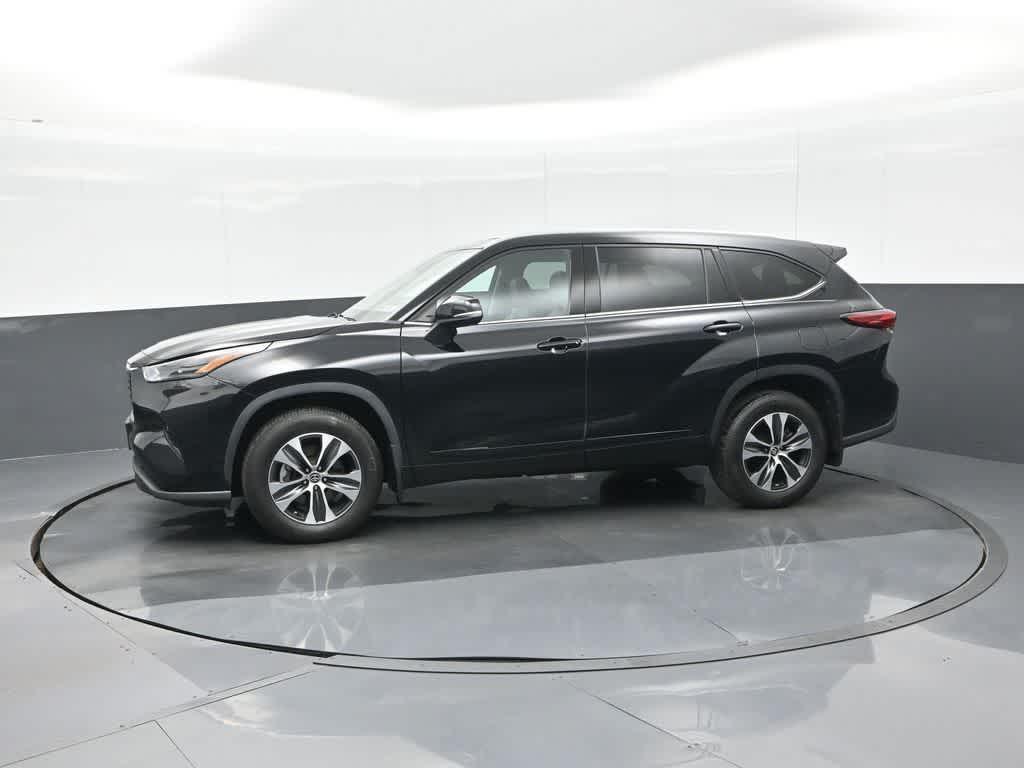 used 2022 Toyota Highlander car, priced at $36,531