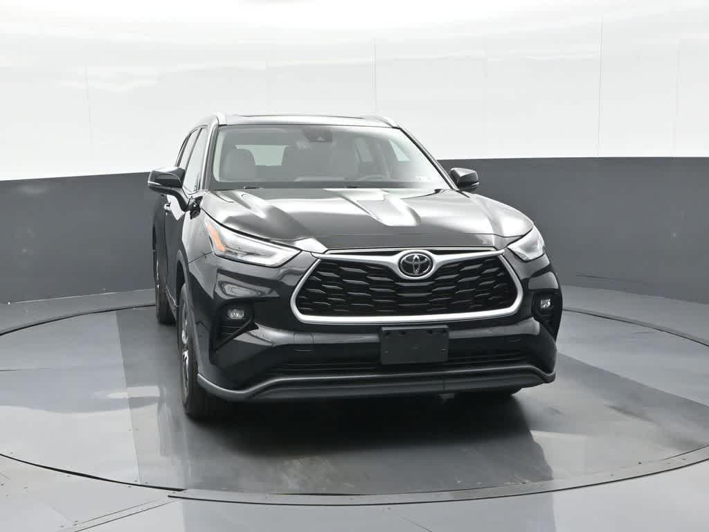 used 2022 Toyota Highlander car, priced at $36,531