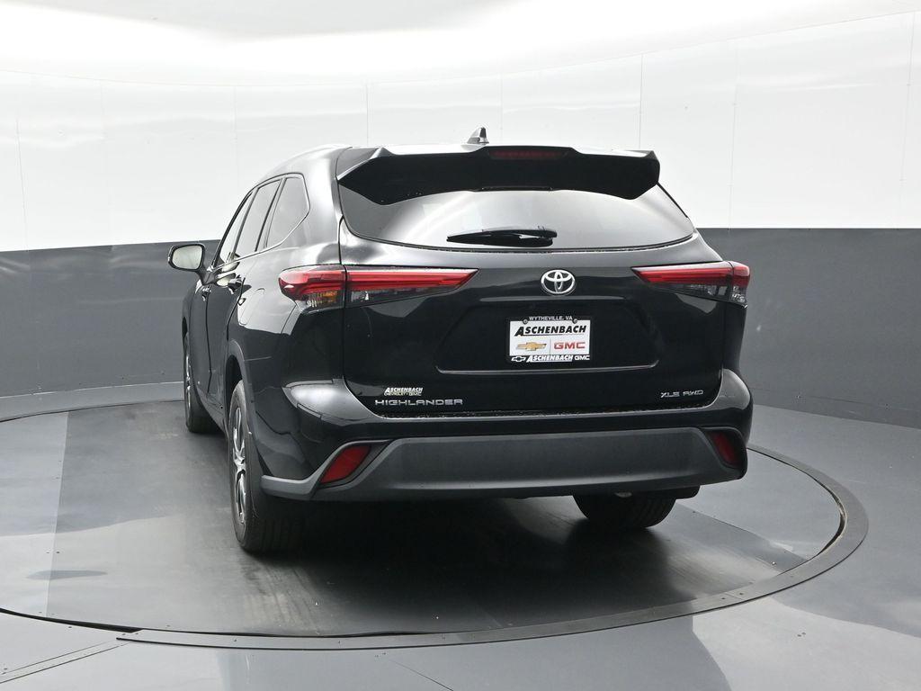 used 2022 Toyota Highlander car, priced at $33,494