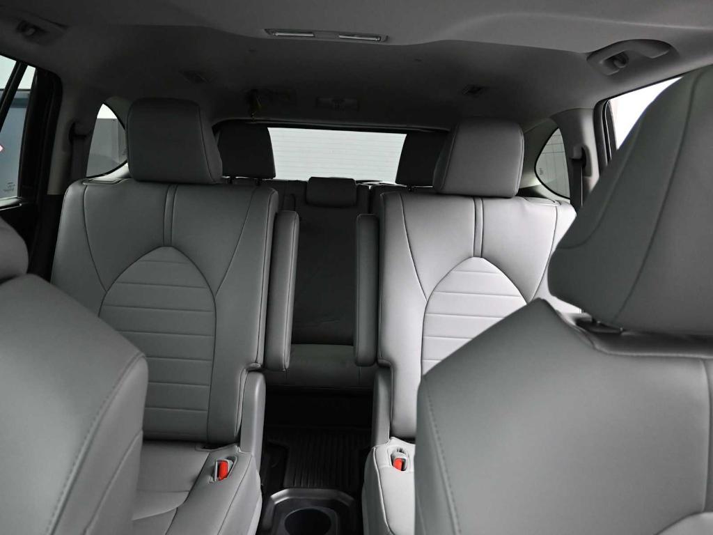 used 2022 Toyota Highlander car, priced at $34,498