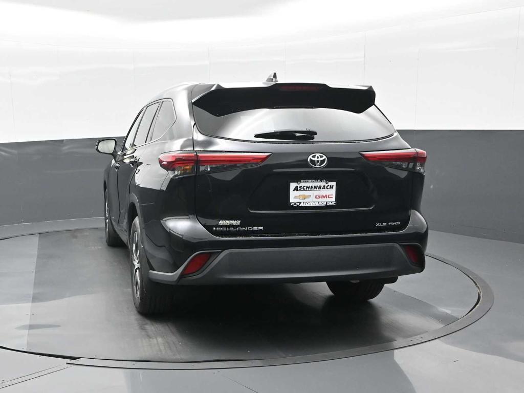 used 2022 Toyota Highlander car, priced at $34,498