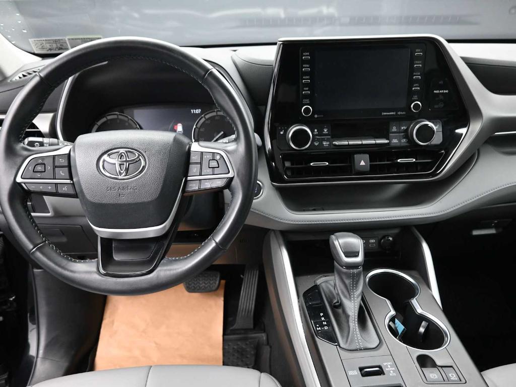 used 2022 Toyota Highlander car, priced at $34,498