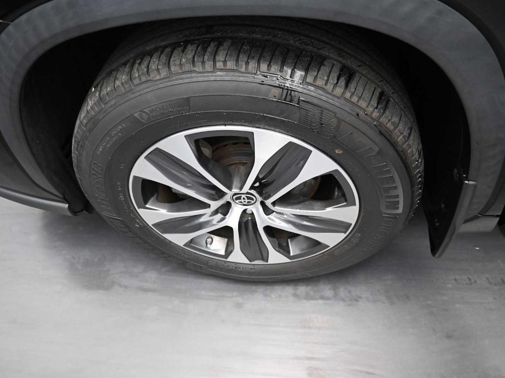 used 2022 Toyota Highlander car, priced at $34,498