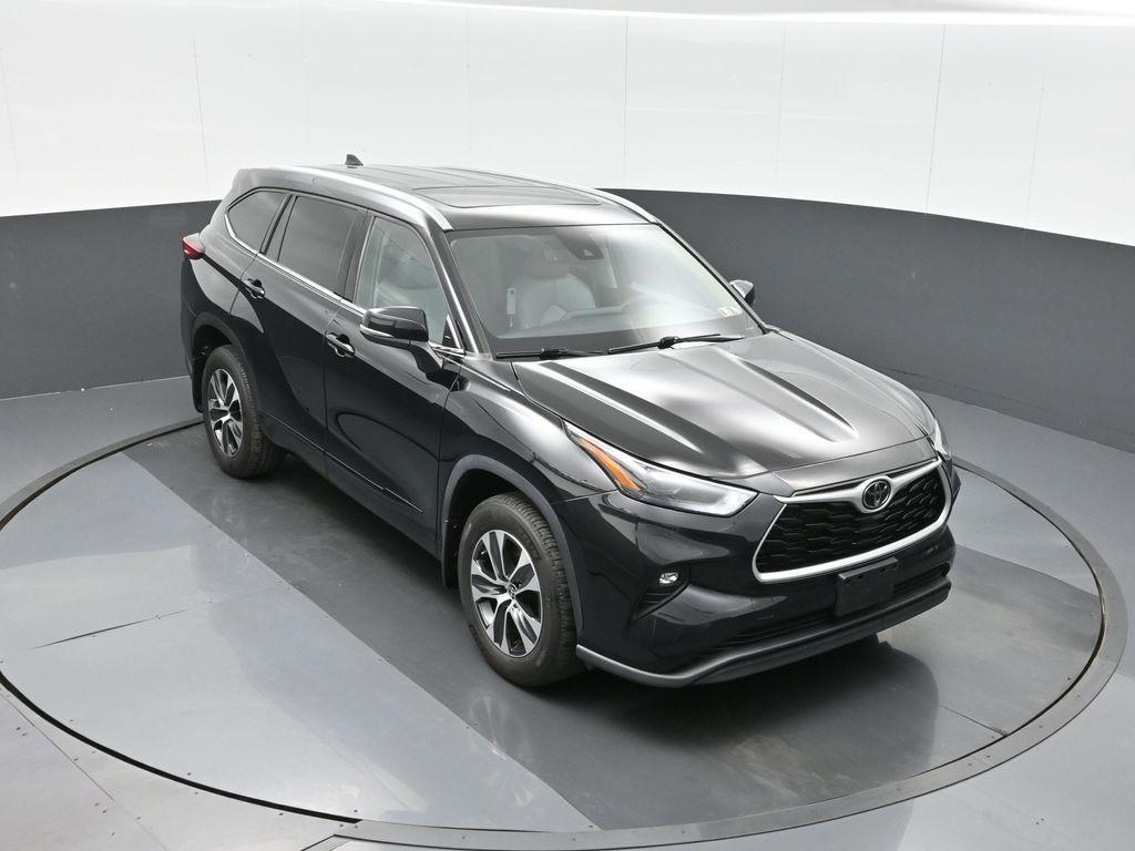 used 2022 Toyota Highlander car, priced at $33,494