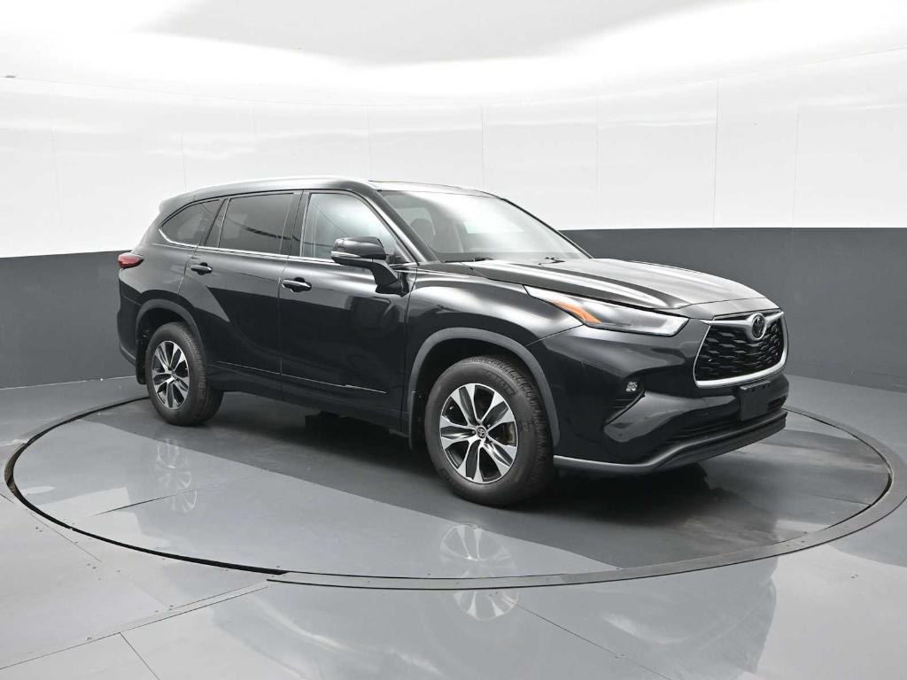used 2022 Toyota Highlander car, priced at $34,588