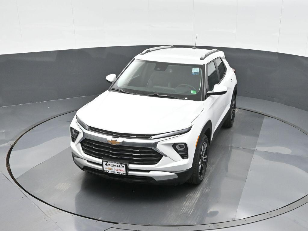new 2025 Chevrolet TrailBlazer car, priced at $27,600